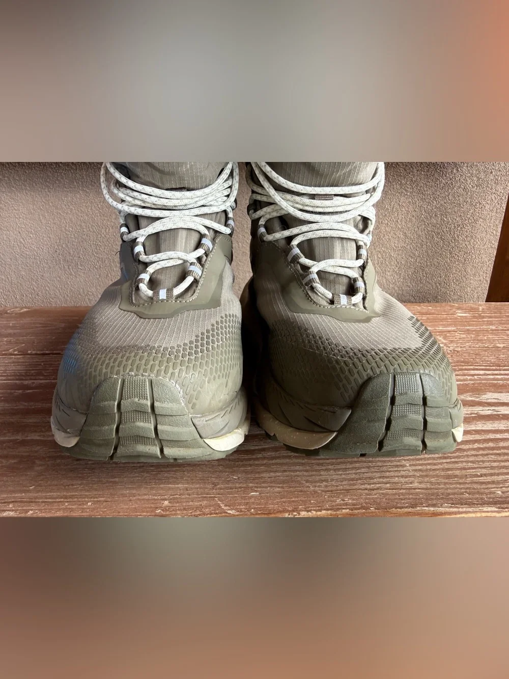 Men’s Hoka Kaha 2 Frost GTX Hiking Boot 11D